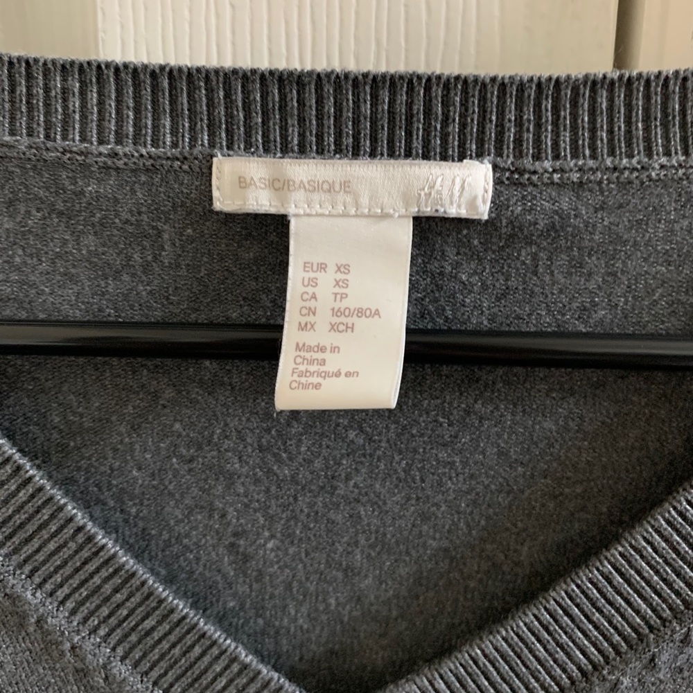 H&M gray sweater - Picture 2 of 3